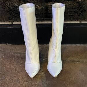 Bebe Elegant White Women's gold heeled boots Size 6